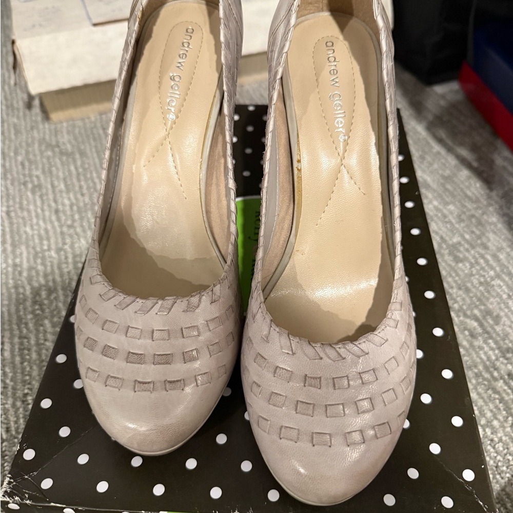 Andrew Geller Women's Beige Woven Heels